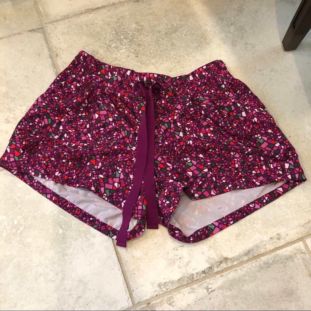 Lululemon Spring Break Away Shorts size 6/8